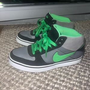 NIKE 6.0 Mavrk Mid 2 Jr Sneakers- WORN ONCE!